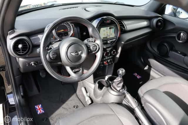 MINI Cooper (2015) thumbnail 5