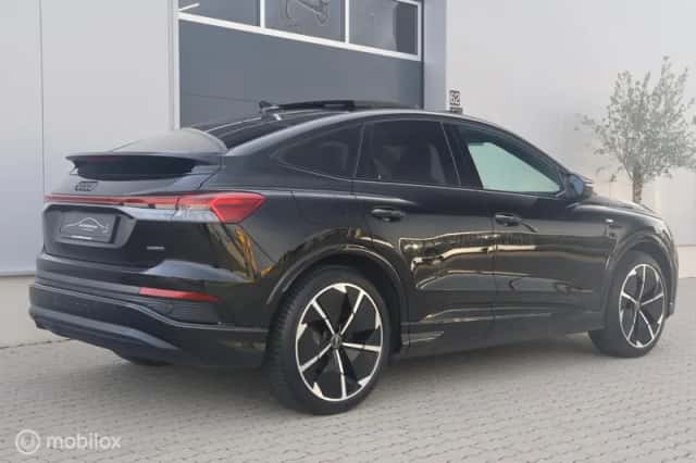 Audi Q4 e-tron (2022) thumbnail 2