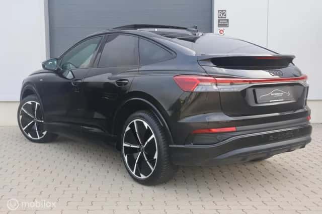 Audi Q4 e-tron (2022) thumbnail 4