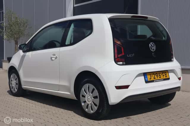 Volkswagen Up! (2018) thumbnail 3