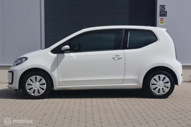 Volkswagen Up! (2018) thumbnail 5