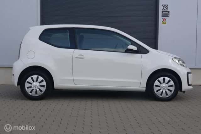 Volkswagen Up! (2018) thumbnail 6