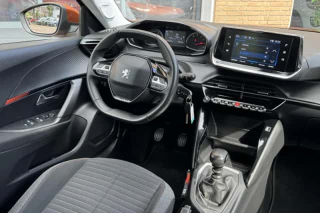 Peugeot 2008 (2022) thumbnail 5