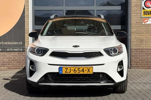 Kia Stonic (2019) thumbnail 2