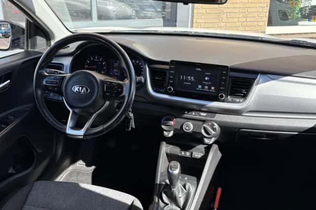 Kia Stonic (2019) thumbnail 3