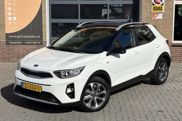 Kia Stonic (2019) thumbnail 4