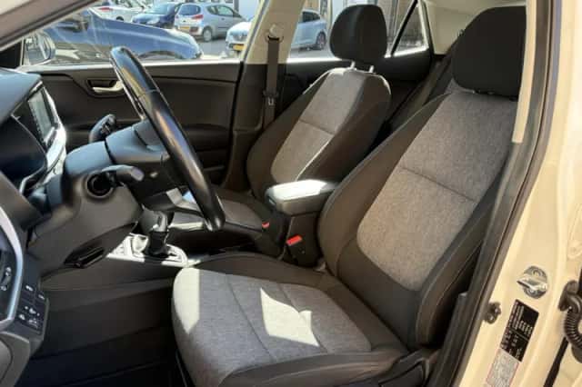 Kia Stonic (2019) thumbnail 5