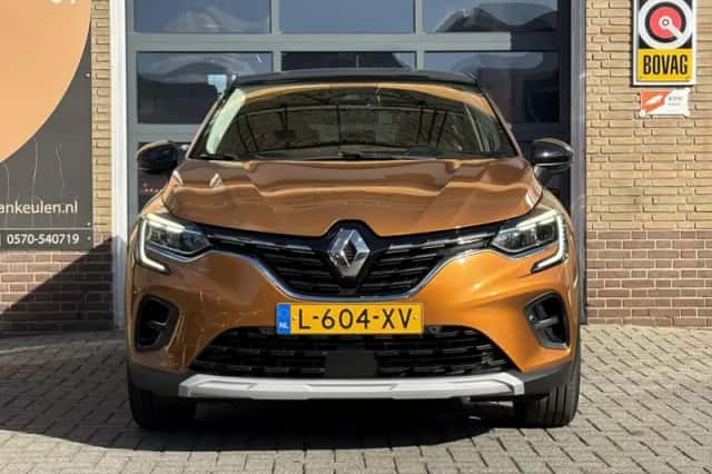 Renault Captur (2021) thumbnail 2
