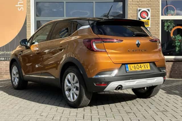 Renault Captur (2021) thumbnail 3