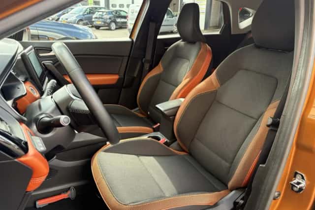 Renault Captur (2021) thumbnail 4