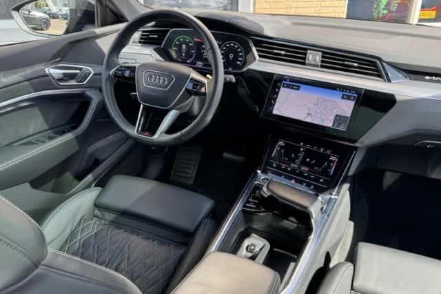 Audi e-tron (2022) thumbnail 3