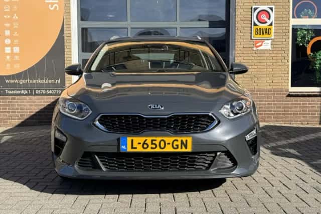 Kia Ceed (2021) thumbnail 2