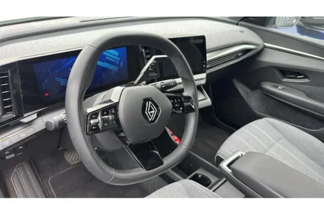 Renault Scenic E-Tech (2025) thumbnail 2