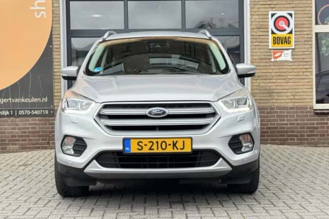 Ford Kuga (2019) thumbnail 2