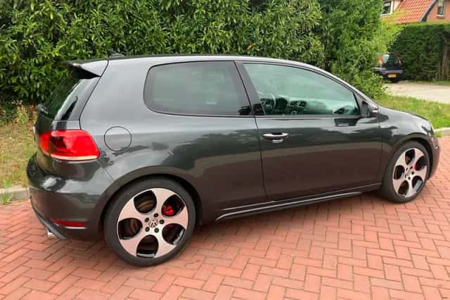 Volkswagen Golf (2010) thumbnail 4