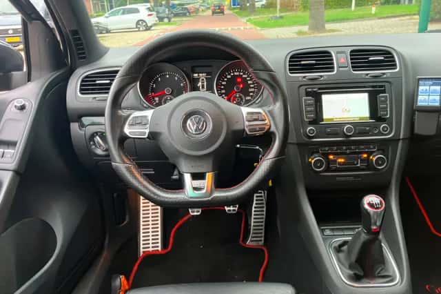 Volkswagen Golf (2010) thumbnail 5