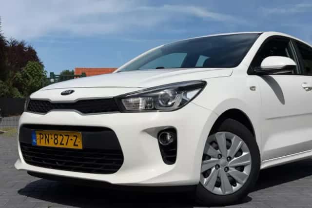 Kia Rio (2017) thumbnail 2