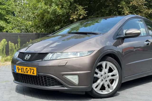 Honda Civic (2011) thumbnail 2
