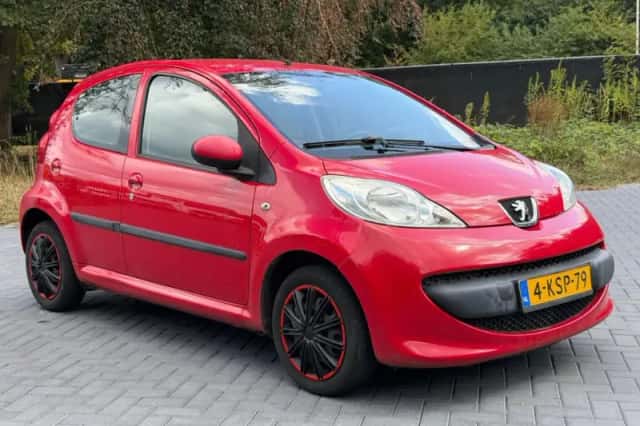 Peugeot 107 (2006) thumbnail 2