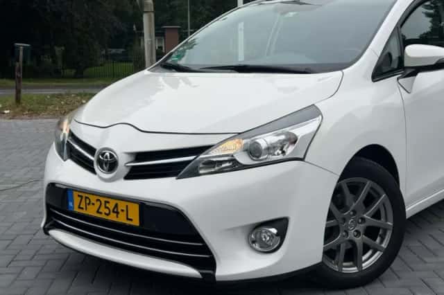 Toyota Verso (2014) thumbnail 3