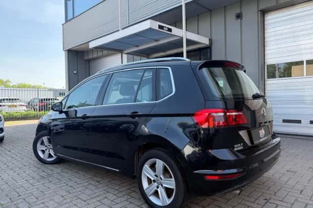 Volkswagen Golf Sportsvan (2015) thumbnail 4