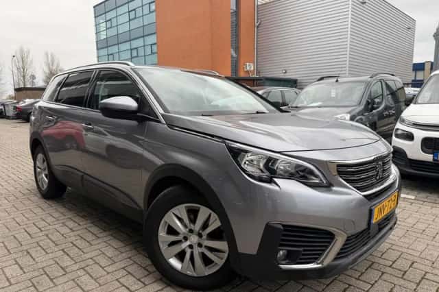 Peugeot 5008 (2018) thumbnail 1