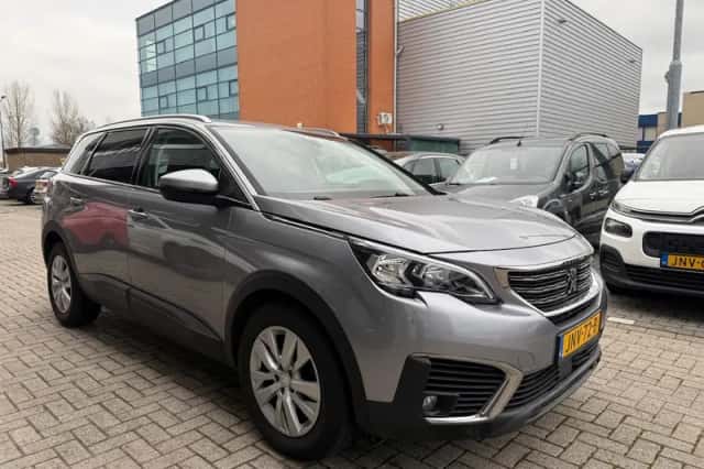 Peugeot 5008 (2018) thumbnail 3