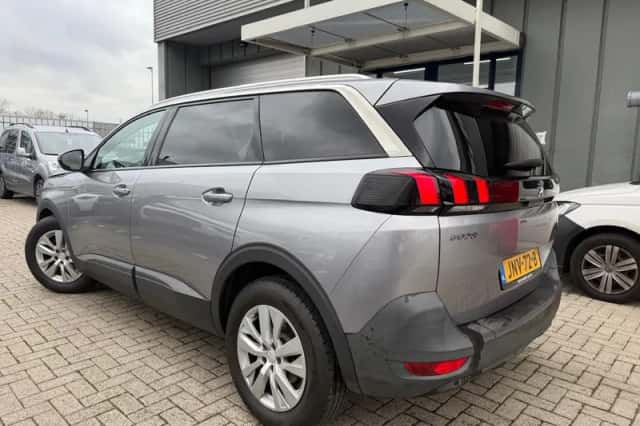 Peugeot 5008 (2018) thumbnail 4