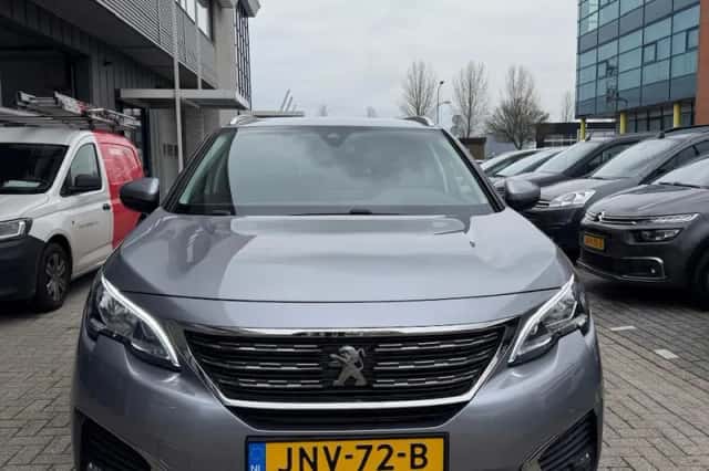 Peugeot 5008 (2018) thumbnail 6