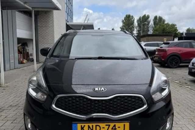 Kia Carens (2014) thumbnail 5