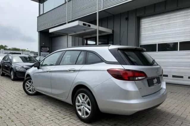 Opel Astra (2020) thumbnail 3