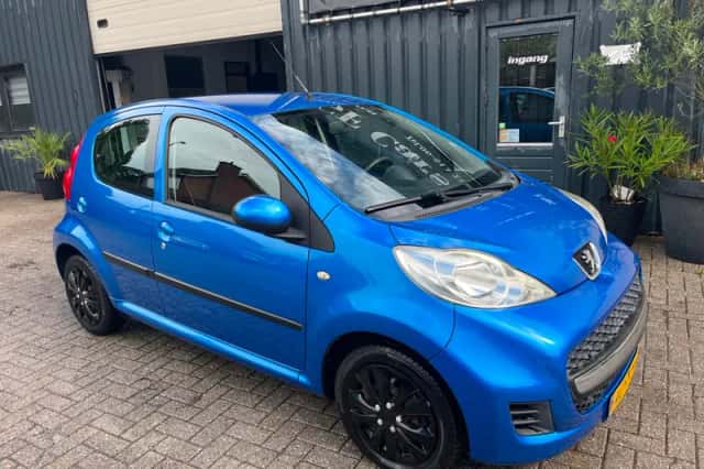 Peugeot 107 (2009) thumbnail 2