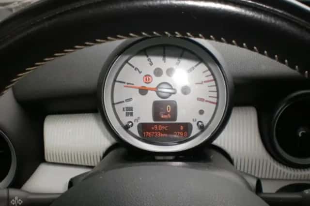 MINI Cooper (2010) thumbnail 5