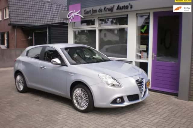 Alfa Romeo Giulietta (2015) thumbnail 1