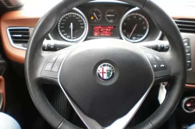 Alfa Romeo Giulietta (2015) thumbnail 5