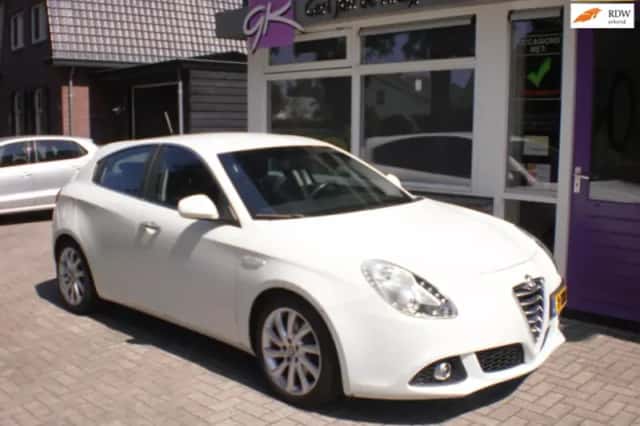 Alfa Romeo Giulietta (2014) thumbnail 1