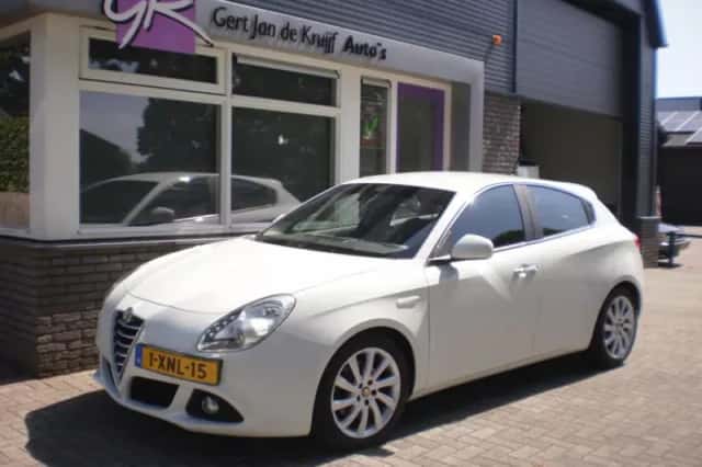 Alfa Romeo Giulietta (2014) thumbnail 2