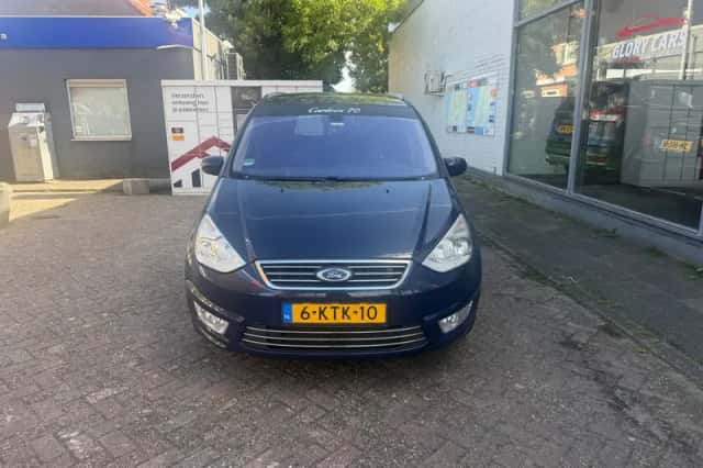 Ford Galaxy (2013) thumbnail 3