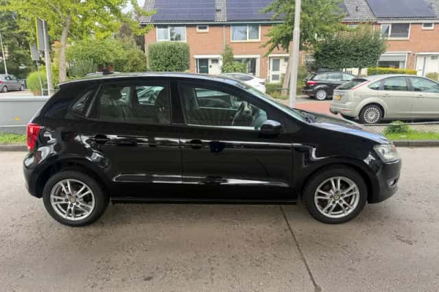 Volkswagen Polo (2011) thumbnail 6