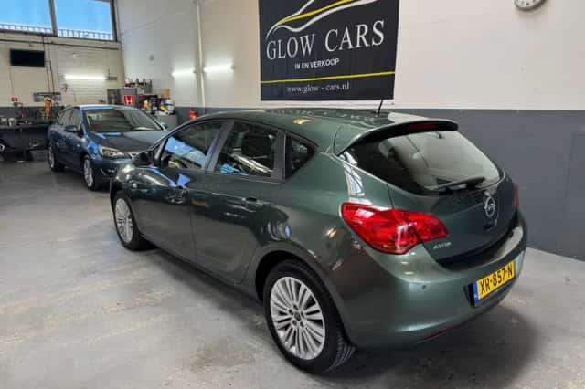 Opel Astra (2011) thumbnail 3