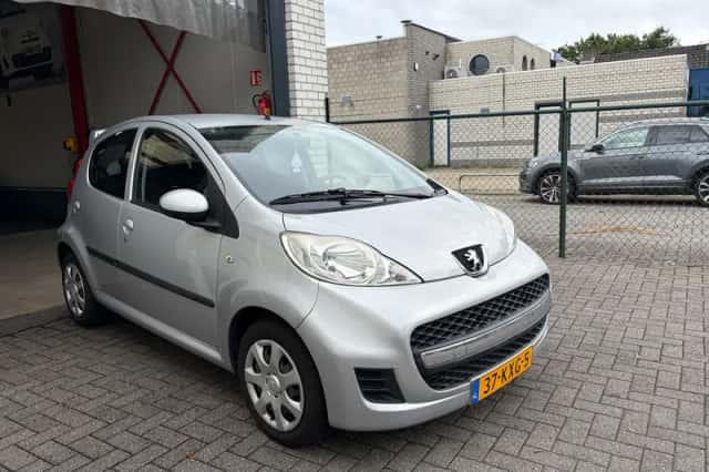 Peugeot 107 (2010) thumbnail 2
