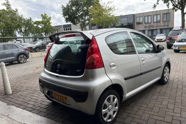 Peugeot 107 (2010) thumbnail 3