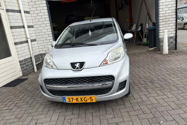 Peugeot 107 (2010) thumbnail 4