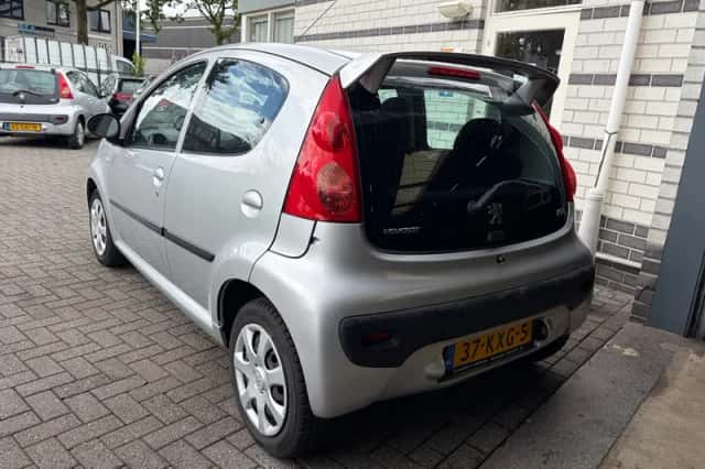Peugeot 107 (2010) thumbnail 5