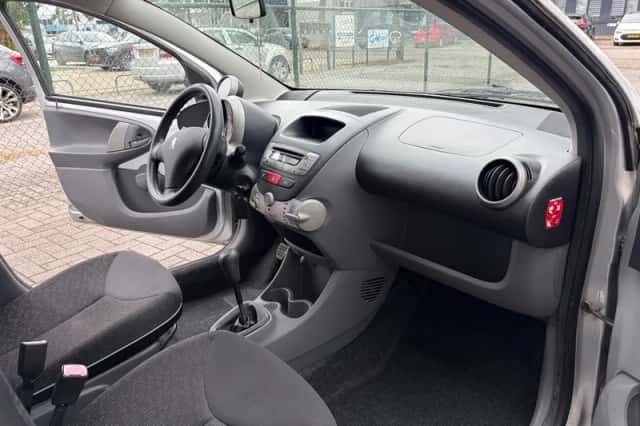Peugeot 107 (2010) thumbnail 6