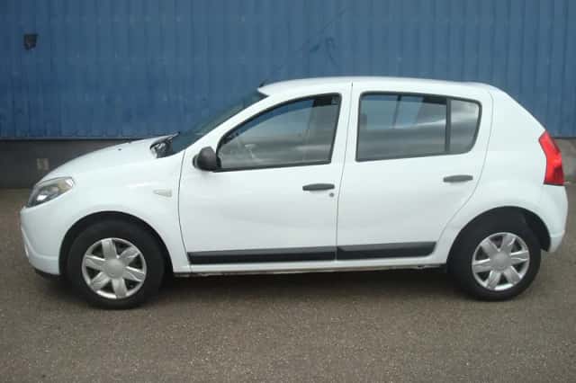 Dacia Sandero (2009) thumbnail 2