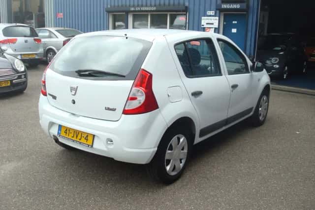 Dacia Sandero (2009) thumbnail 5