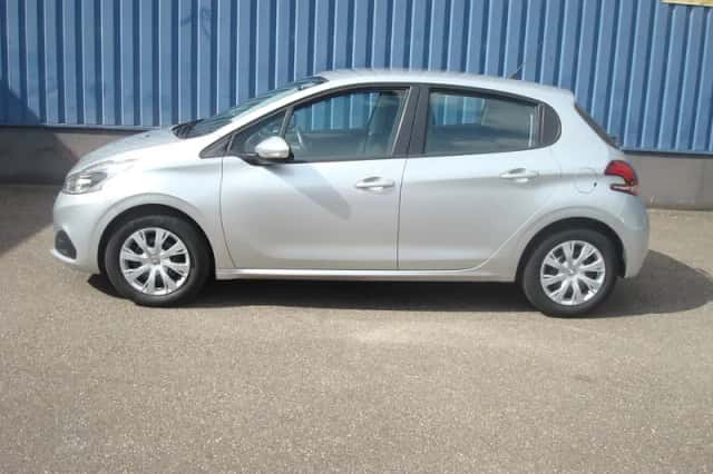 Peugeot 208 (2016) thumbnail 2
