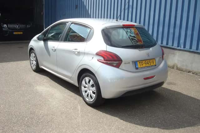 Peugeot 208 (2016) thumbnail 3