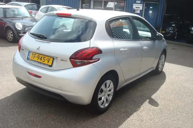 Peugeot 208 (2016) thumbnail 5